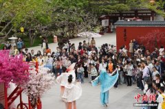 清明小长假 西安华清宫迎大量游客